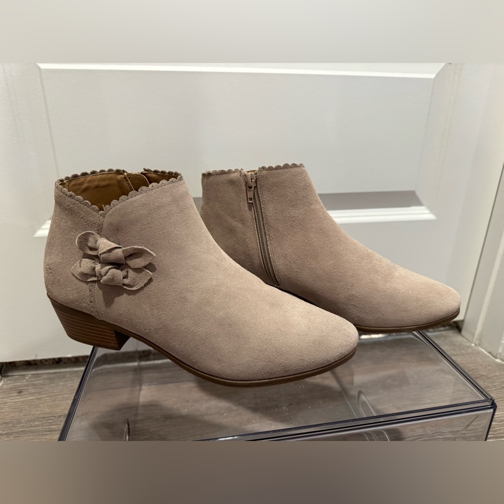 JACK ROGERS Kali Suede Ankle Bootie Dove Gray Booties Womens Size 9.5